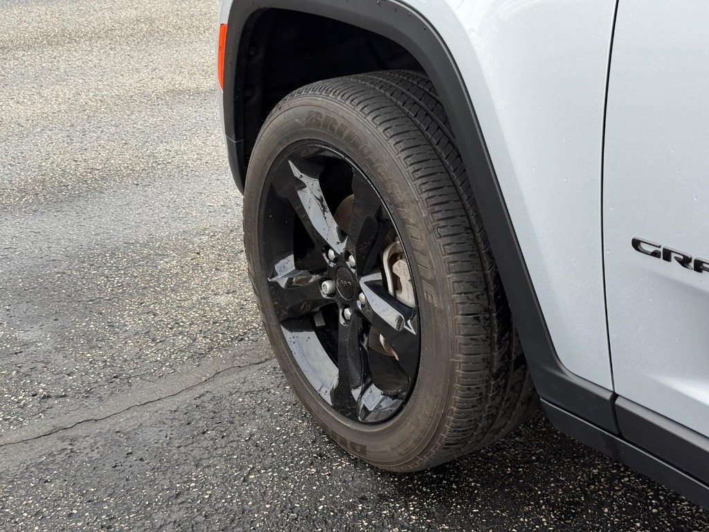 Jeep Grand Cherokee Vehicle Full-screen Gallery Image 15