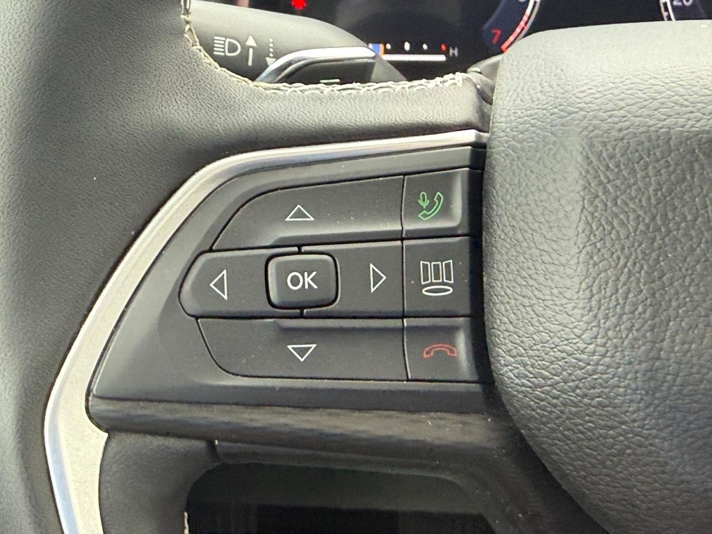Jeep Grand Cherokee Vehicle Full-screen Gallery Image 16