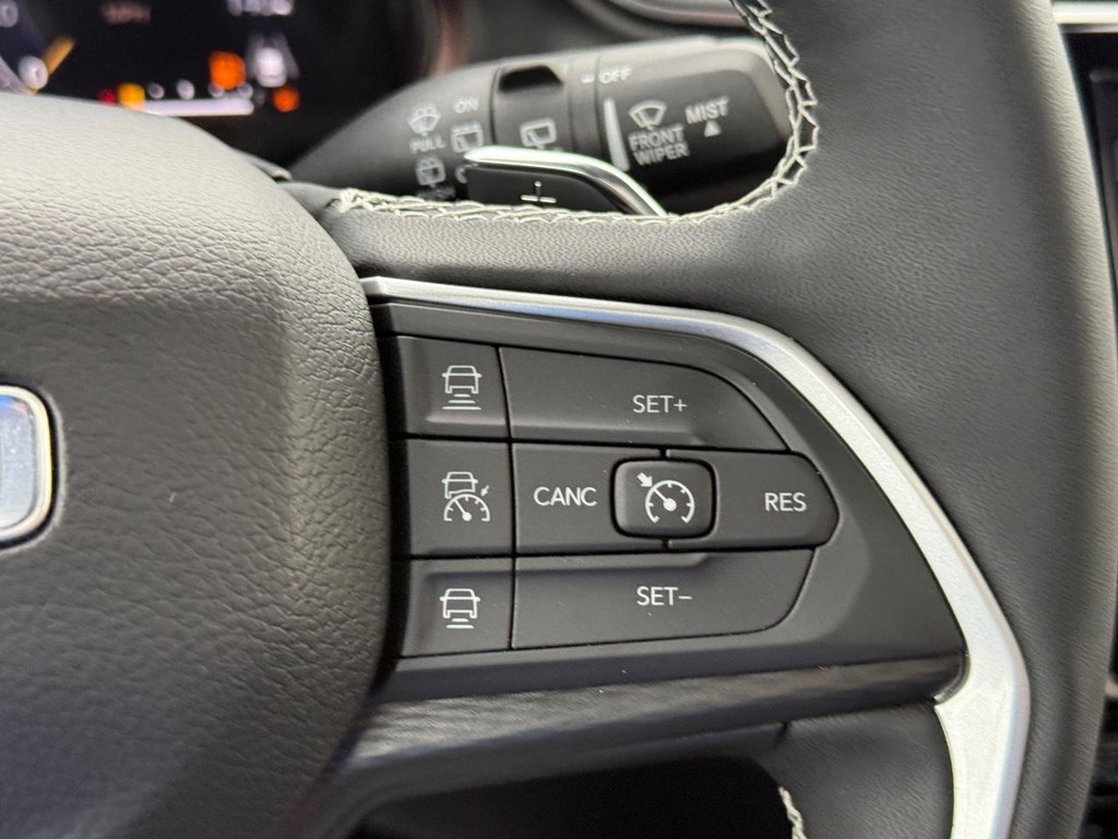Jeep Grand Cherokee Vehicle Full-screen Gallery Image 17