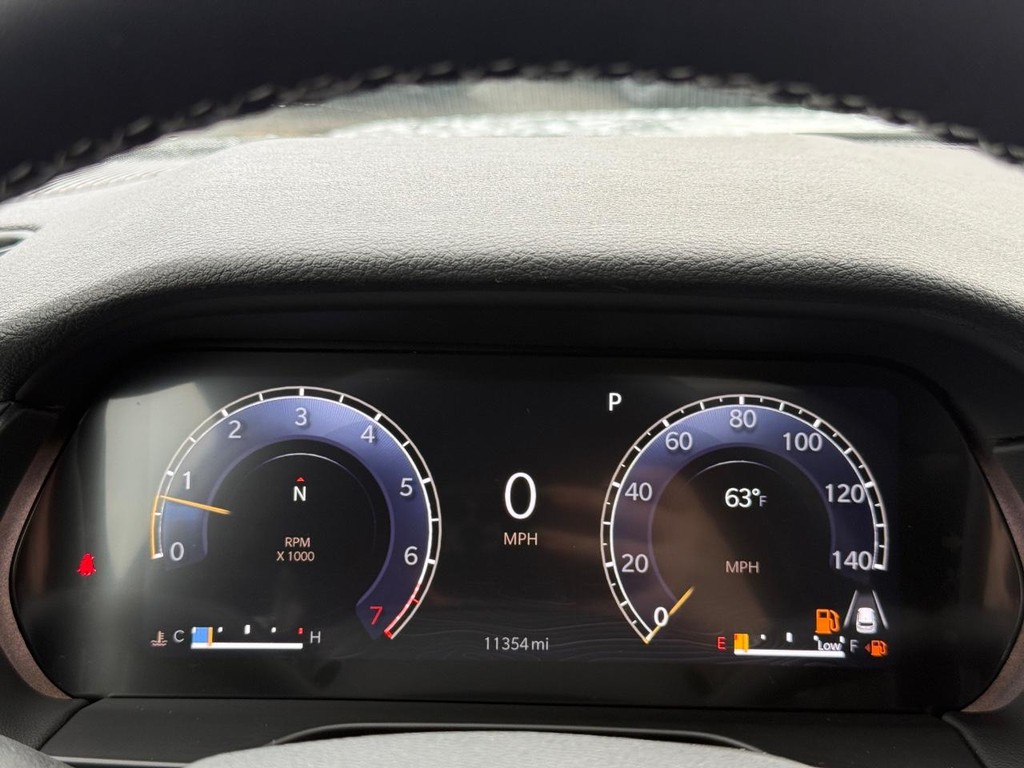 Jeep Grand Cherokee Vehicle Full-screen Gallery Image 18