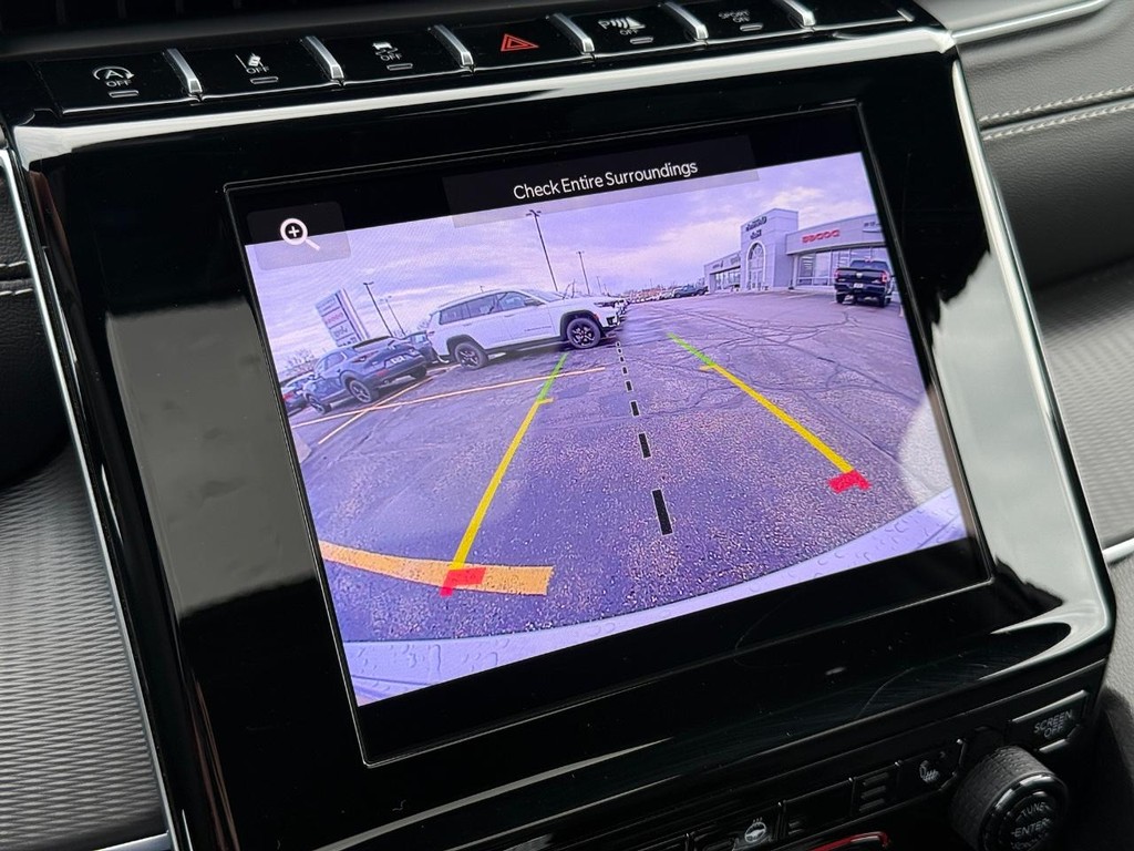 Jeep Grand Cherokee Vehicle Full-screen Gallery Image 19
