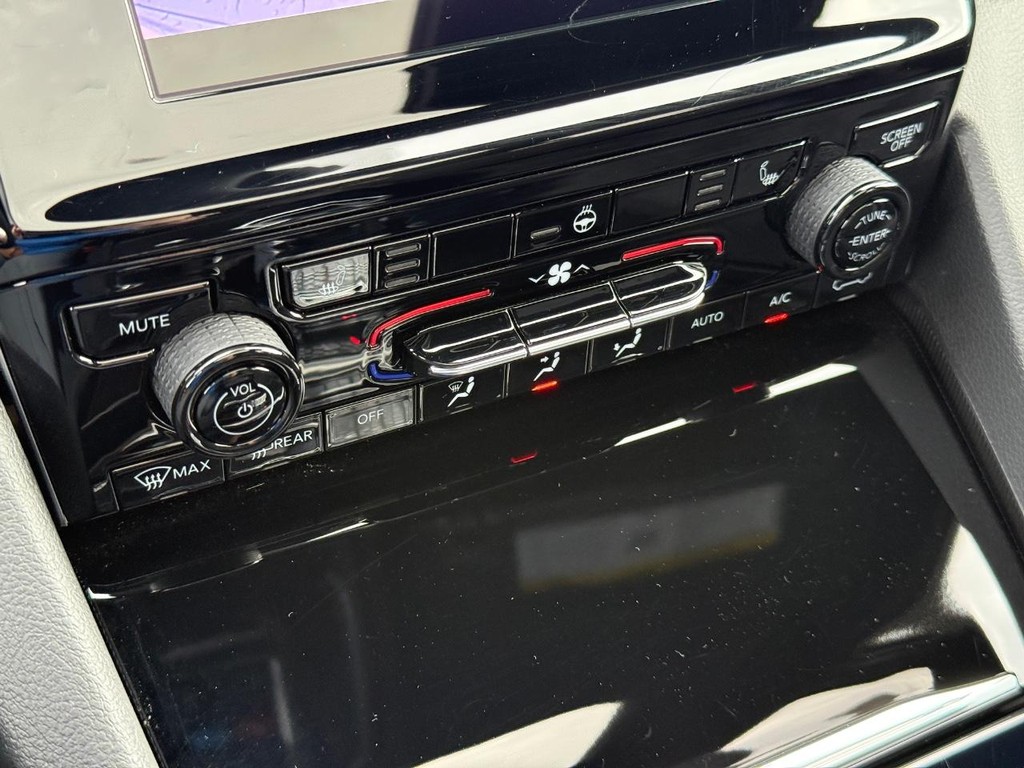 Jeep Grand Cherokee Vehicle Full-screen Gallery Image 20