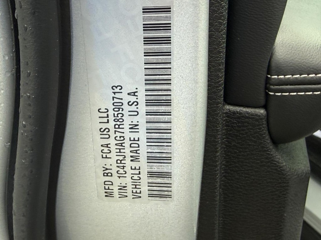 Jeep Grand Cherokee Vehicle Full-screen Gallery Image 23