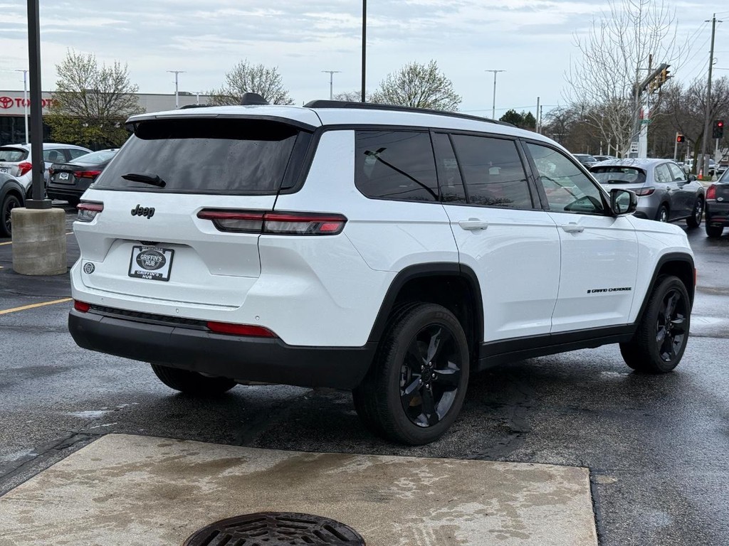 Jeep Grand Cherokee L Vehicle Full-screen Gallery Image 03