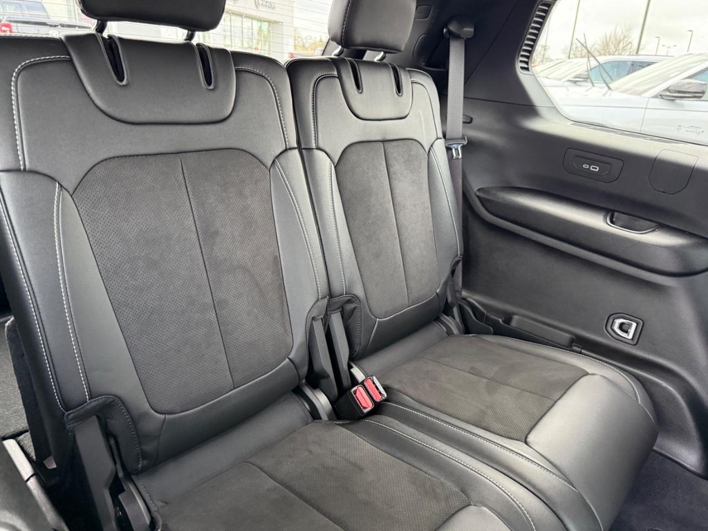 Jeep Grand Cherokee L Vehicle Full-screen Gallery Image 08