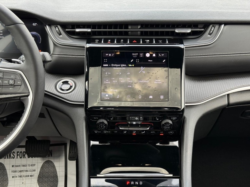 Jeep Grand Cherokee L Vehicle Full-screen Gallery Image 12