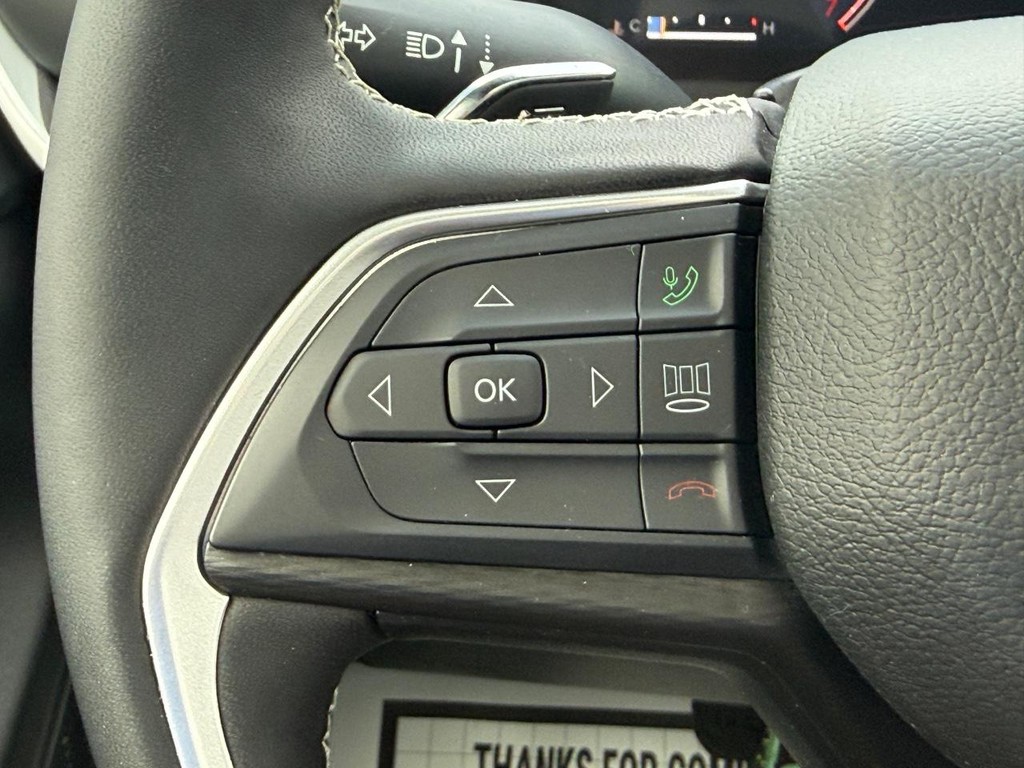 Jeep Grand Cherokee L Vehicle Full-screen Gallery Image 16