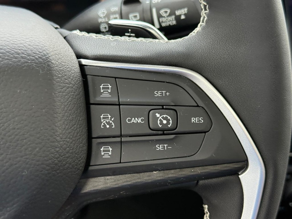 Jeep Grand Cherokee L Vehicle Full-screen Gallery Image 17