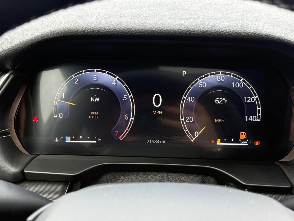 Jeep Grand Cherokee L Vehicle Full-screen Gallery Image 18