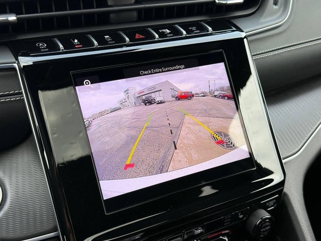 Jeep Grand Cherokee L Vehicle Full-screen Gallery Image 19