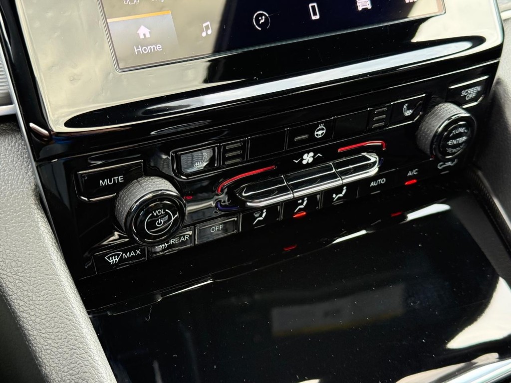 Jeep Grand Cherokee L Vehicle Full-screen Gallery Image 20