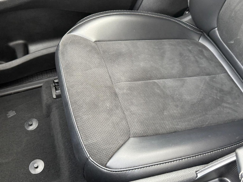 Jeep Grand Cherokee L Vehicle Full-screen Gallery Image 21