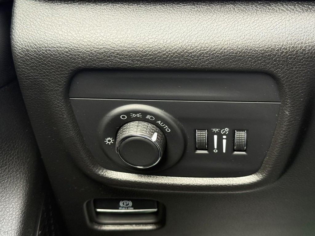 Jeep Grand Cherokee L Vehicle Full-screen Gallery Image 22