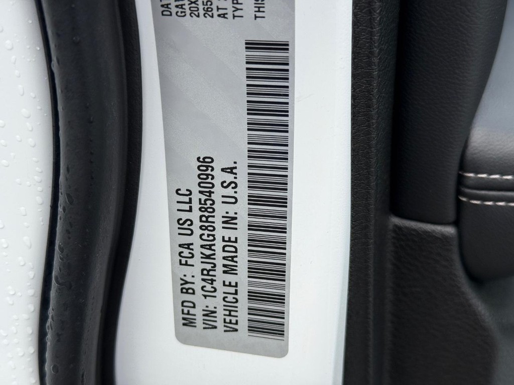 Jeep Grand Cherokee L Vehicle Full-screen Gallery Image 23