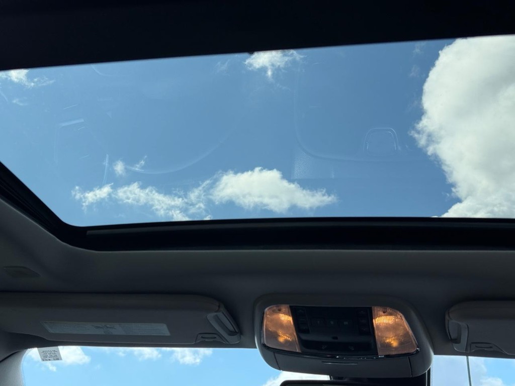 Chrysler 300 Vehicle Full-screen Gallery Image 13