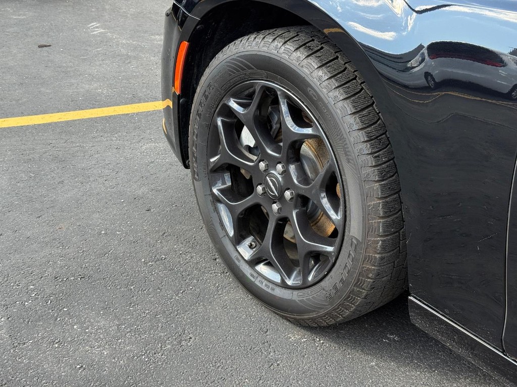 Chrysler 300 Vehicle Full-screen Gallery Image 14