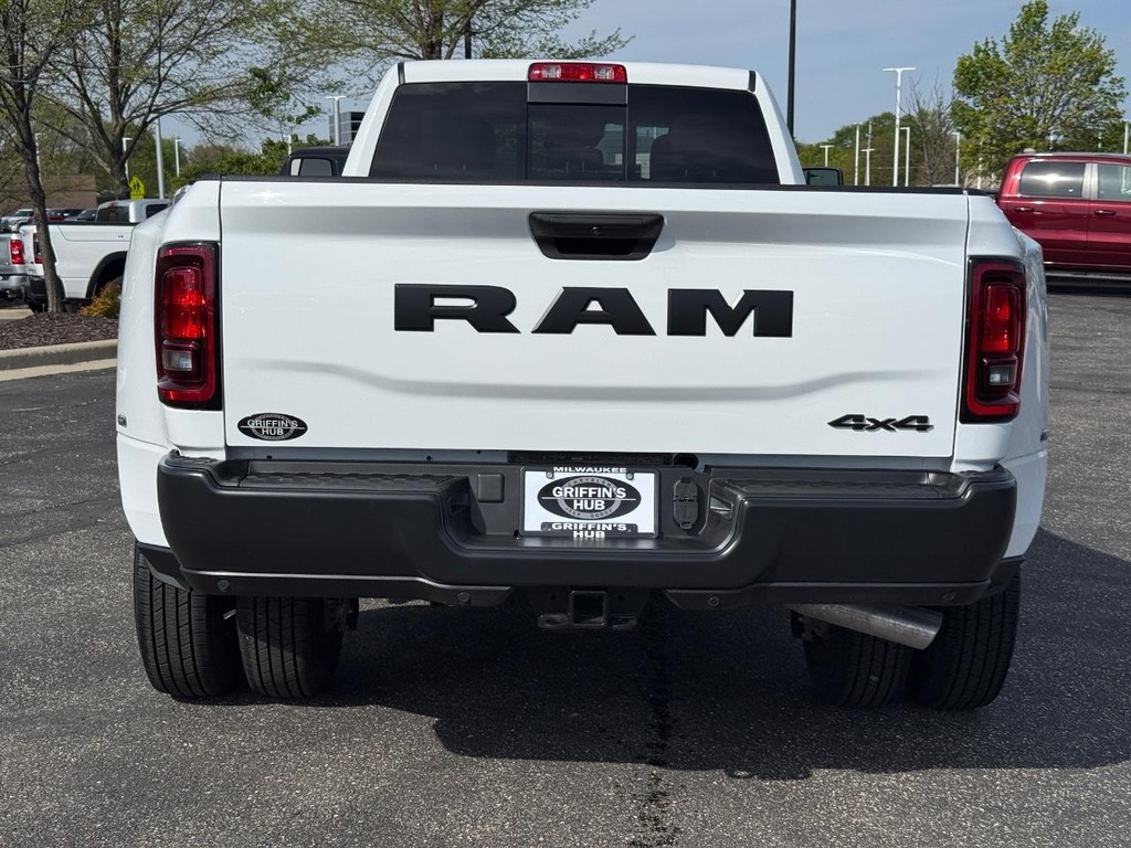 Ram 3500 Vehicle Full-screen Gallery Image 04