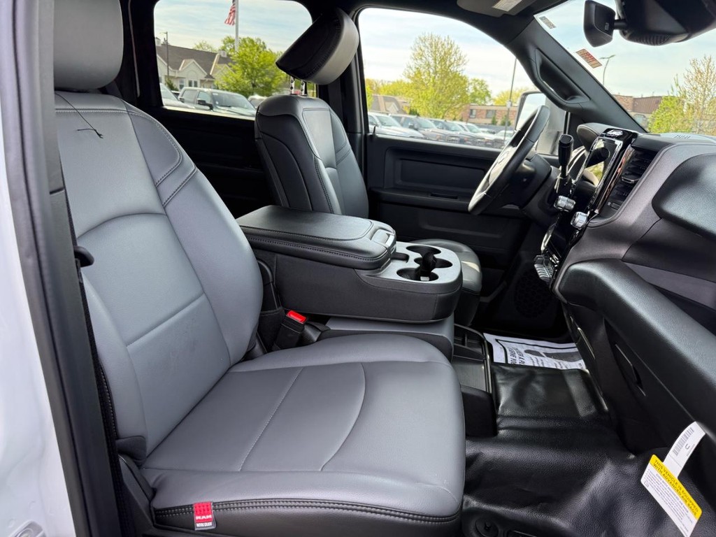 Ram 3500 Vehicle Full-screen Gallery Image 06