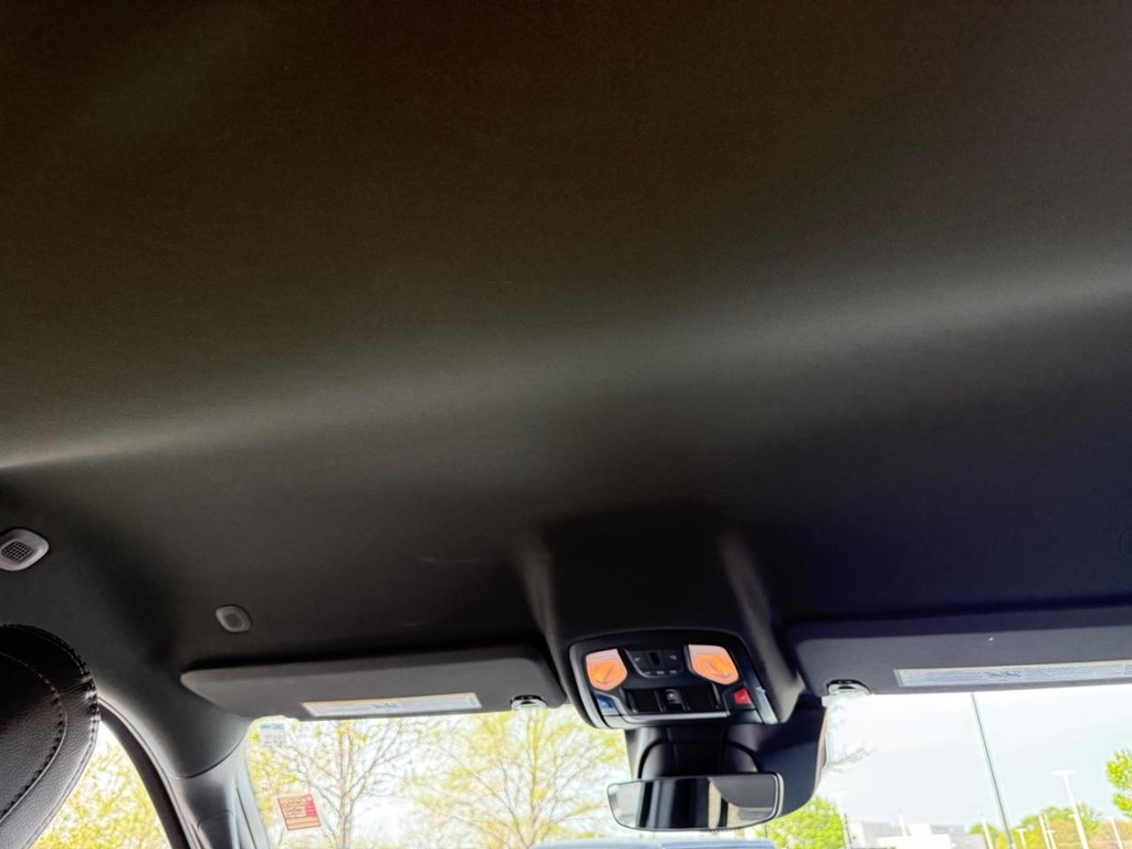 Ram 3500 Vehicle Full-screen Gallery Image 13