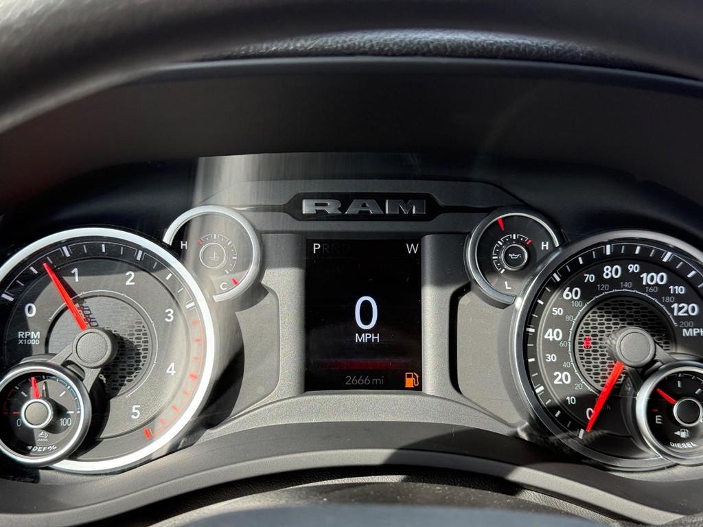 Ram 3500 Vehicle Full-screen Gallery Image 17