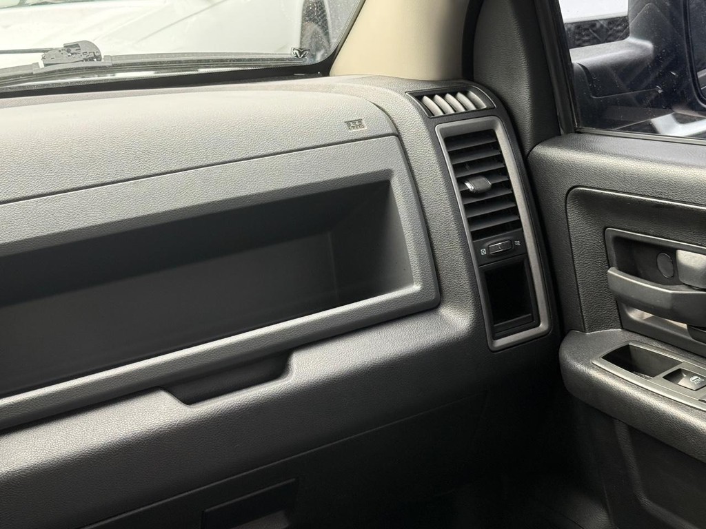 Ram 1500 Vehicle Full-screen Gallery Image 12