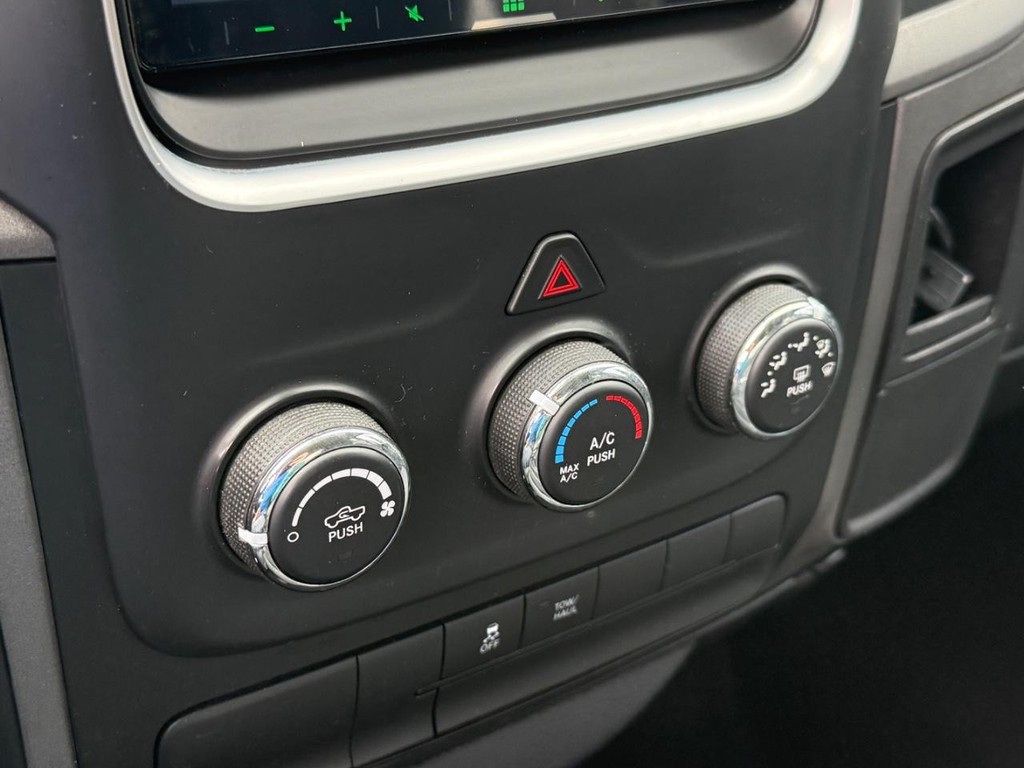 Ram 1500 Vehicle Full-screen Gallery Image 17