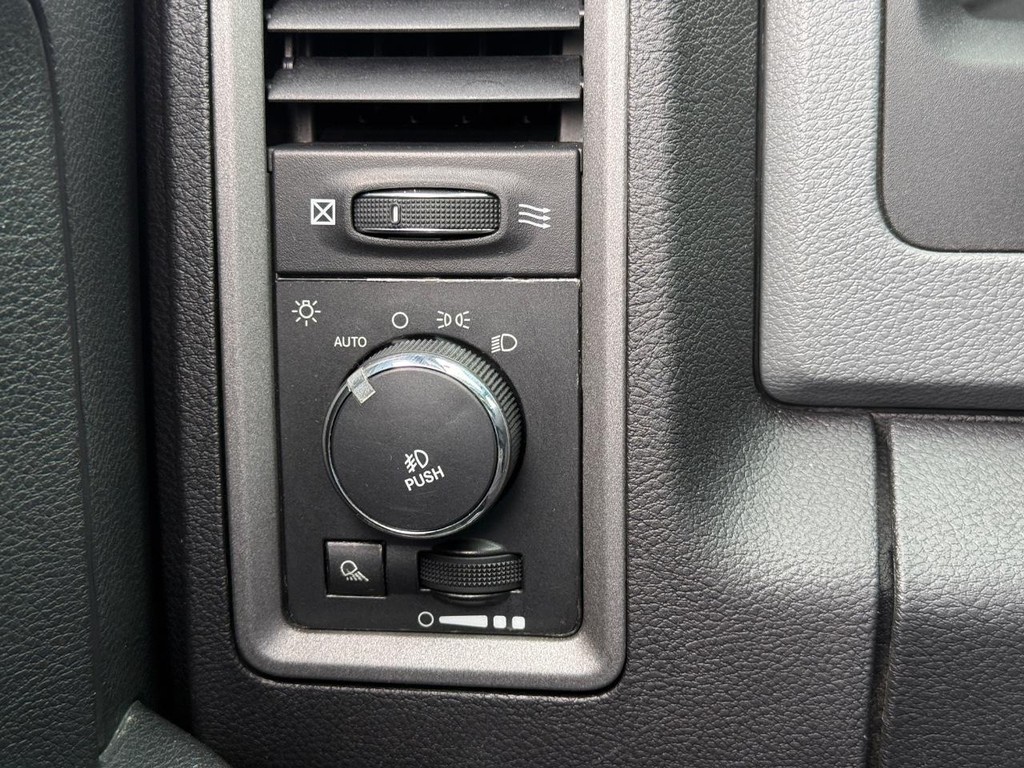 Ram 1500 Vehicle Full-screen Gallery Image 19