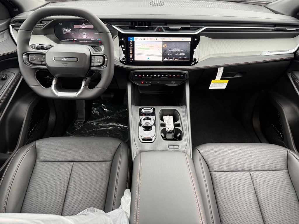 Jeep Cherokee Vehicle Full-screen Gallery Image 06
