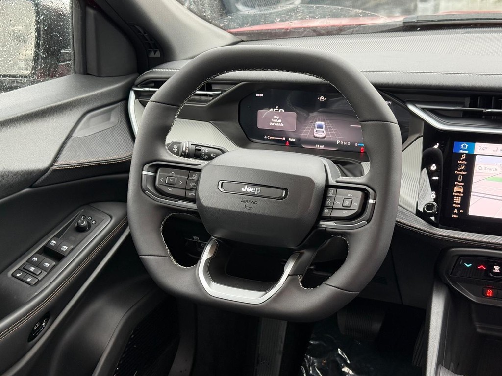 Jeep Cherokee Vehicle Full-screen Gallery Image 09