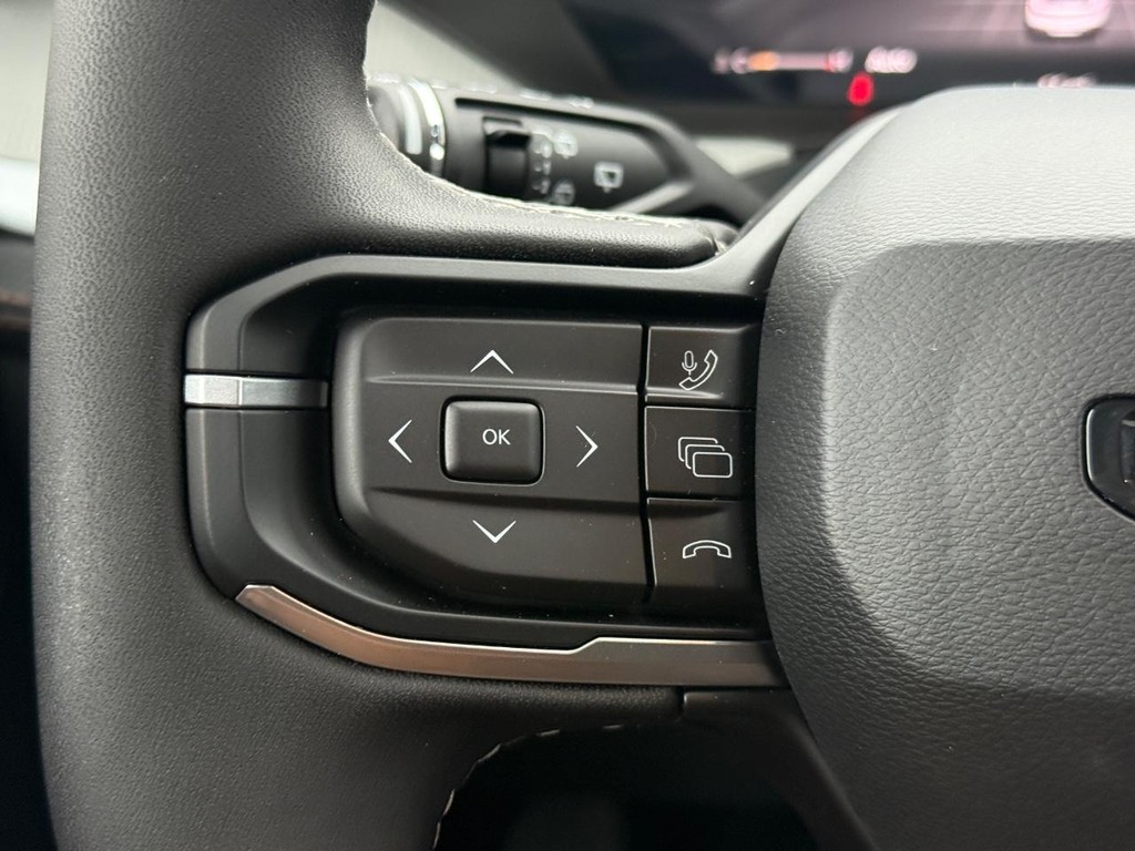 Jeep Cherokee Vehicle Full-screen Gallery Image 13