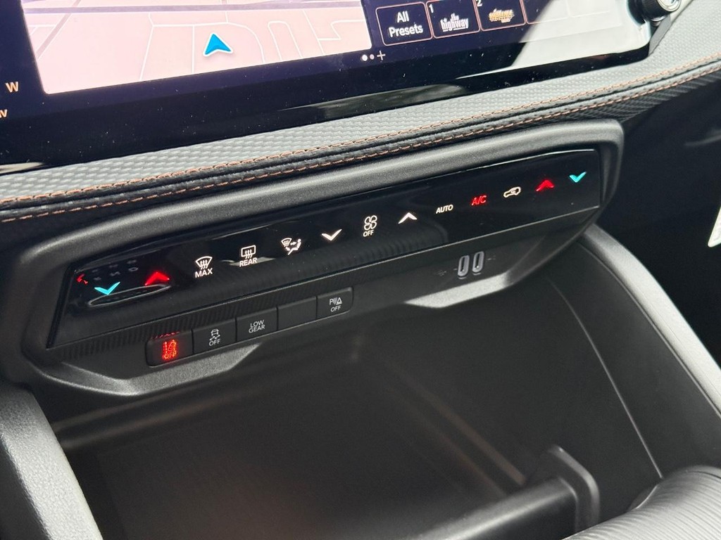 Jeep Cherokee Vehicle Full-screen Gallery Image 17