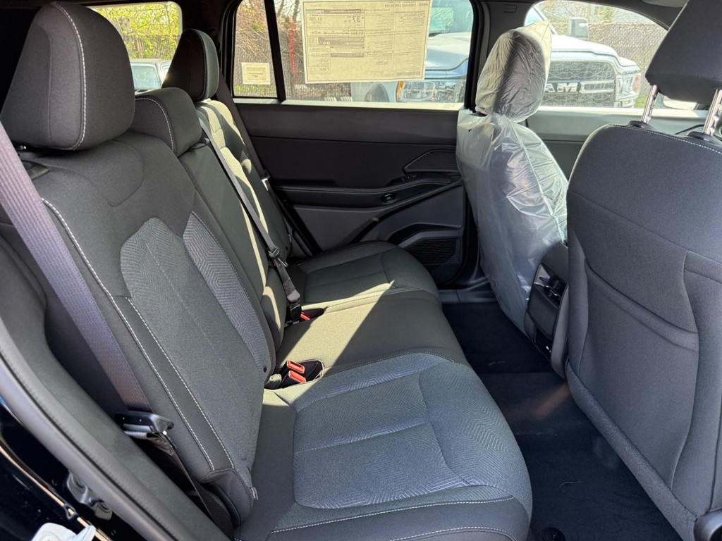 Jeep Cherokee Vehicle Full-screen Gallery Image 07