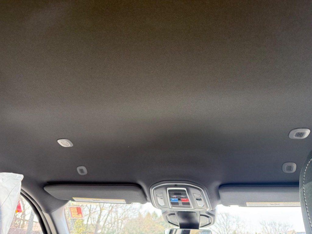 Jeep Cherokee Vehicle Full-screen Gallery Image 13