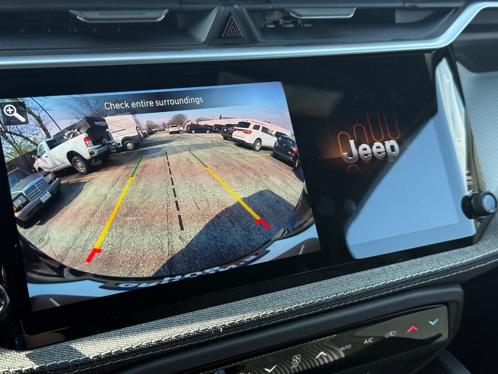 Jeep Cherokee Vehicle Full-screen Gallery Image 18