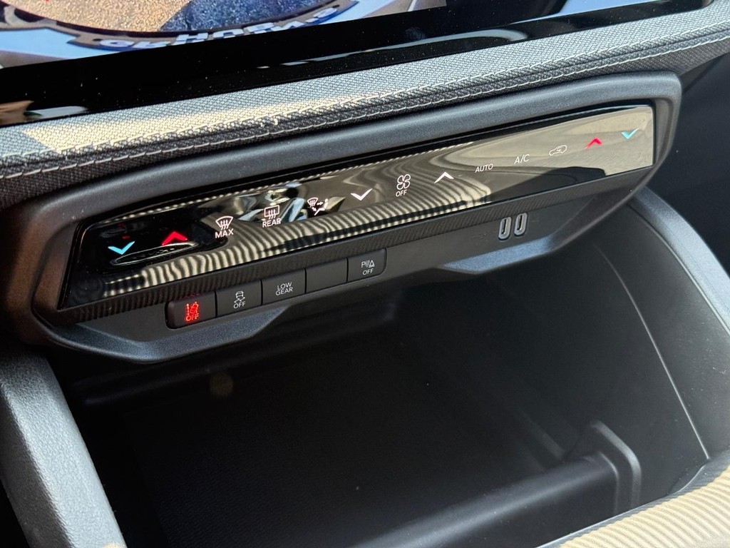 Jeep Cherokee Vehicle Full-screen Gallery Image 19