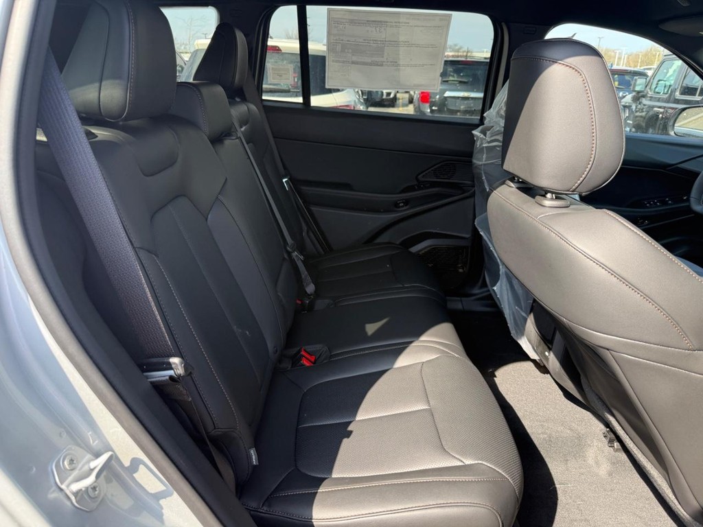 Jeep Cherokee Vehicle Full-screen Gallery Image 07