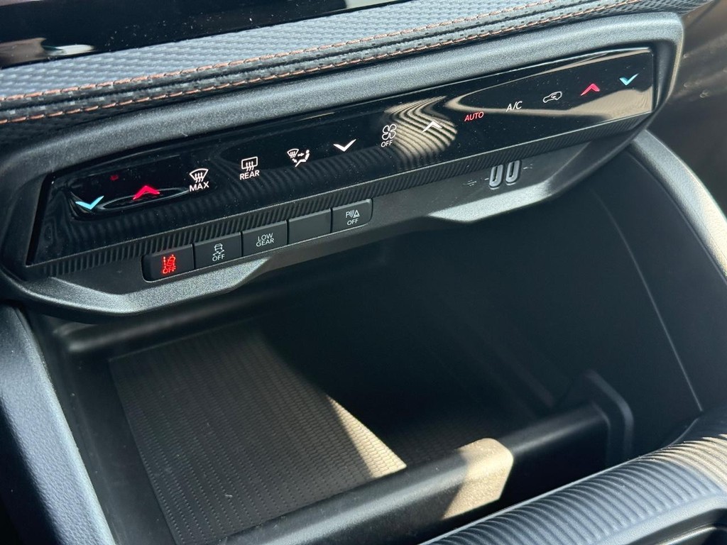 Jeep Cherokee Vehicle Full-screen Gallery Image 18
