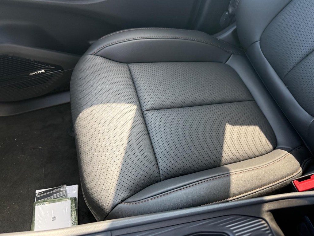 Jeep Cherokee Vehicle Full-screen Gallery Image 19