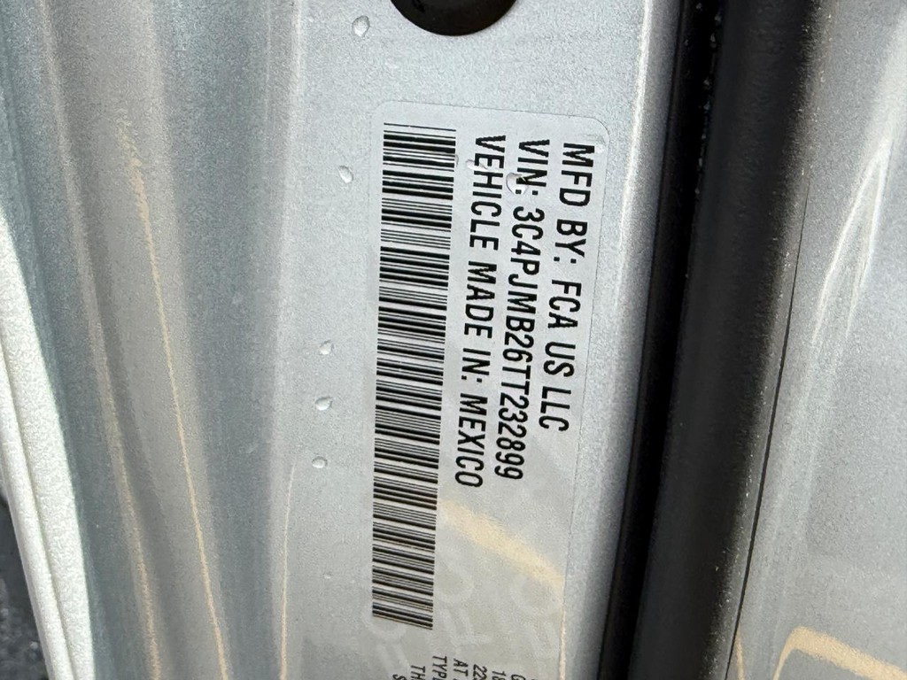 Jeep Cherokee Vehicle Full-screen Gallery Image 21