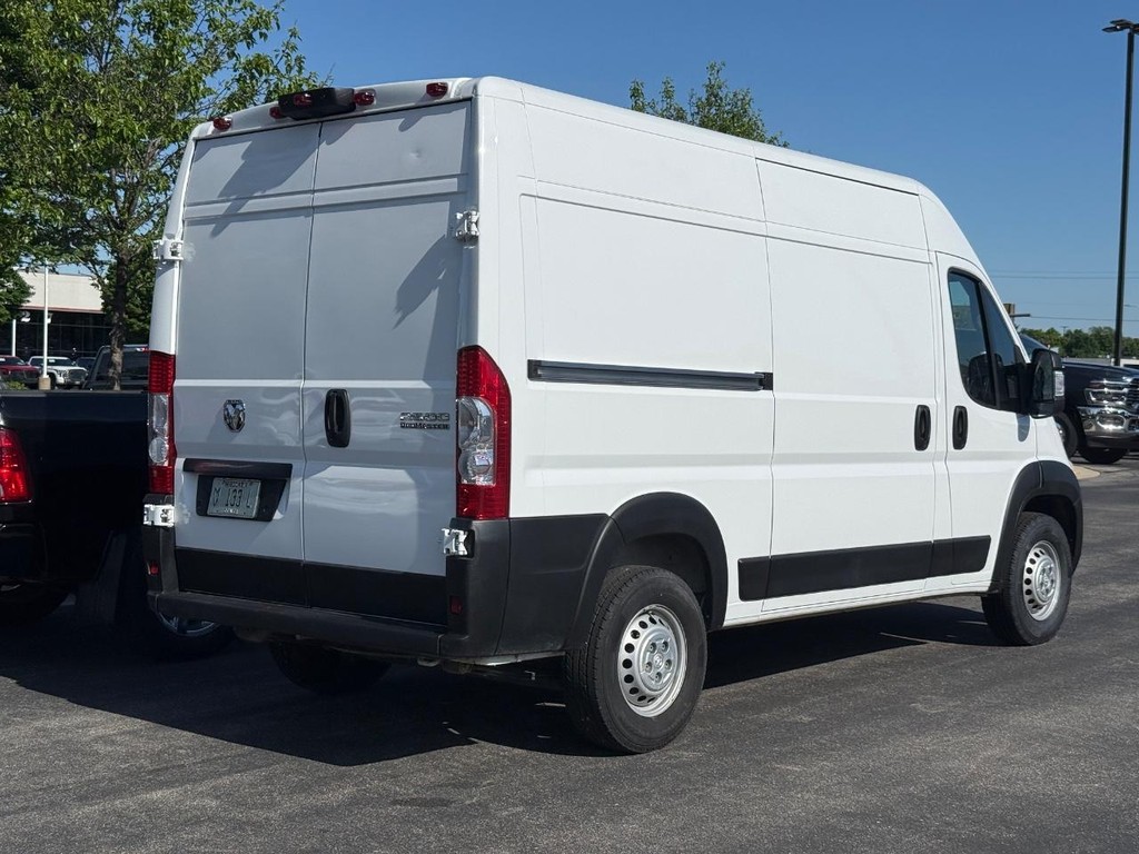 Ram ProMaster Cargo Van Vehicle Full-screen Gallery Image 06