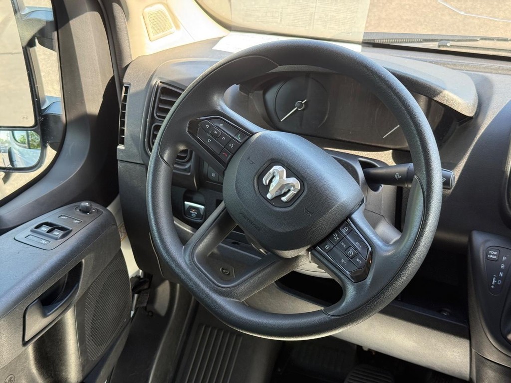 Ram ProMaster Cargo Van Vehicle Full-screen Gallery Image 12