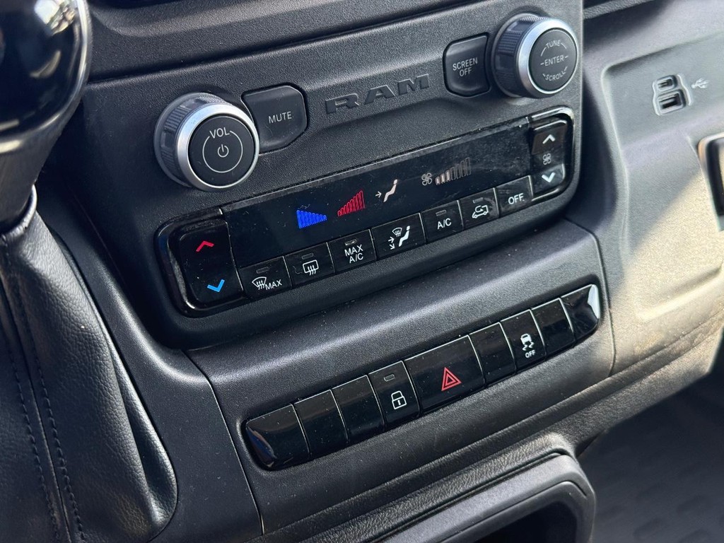 Ram ProMaster Cargo Van Vehicle Full-screen Gallery Image 16