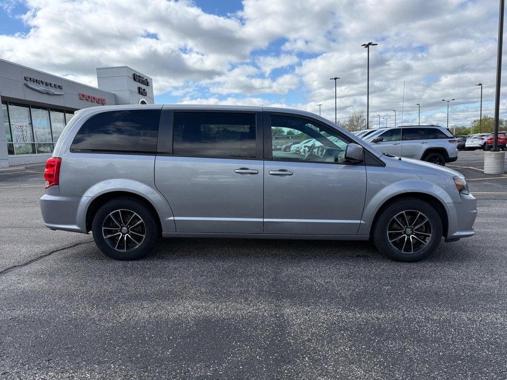 Dodge Grand Caravan Vehicle Full-screen Gallery Image 02