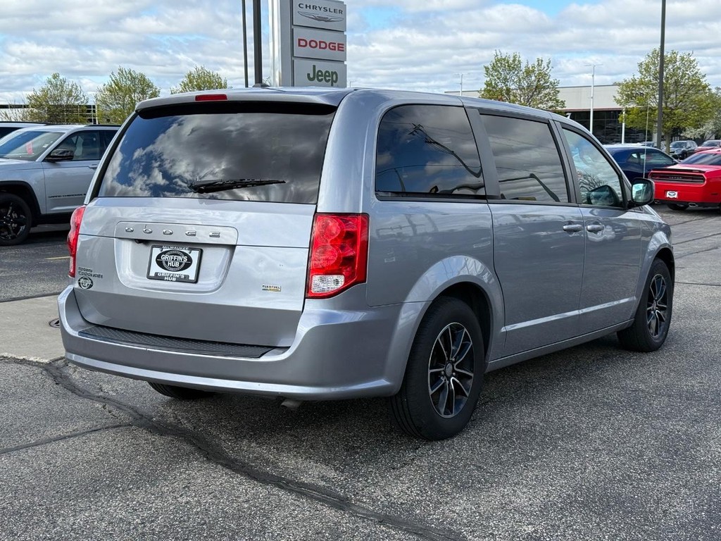 Dodge Grand Caravan Vehicle Full-screen Gallery Image 03