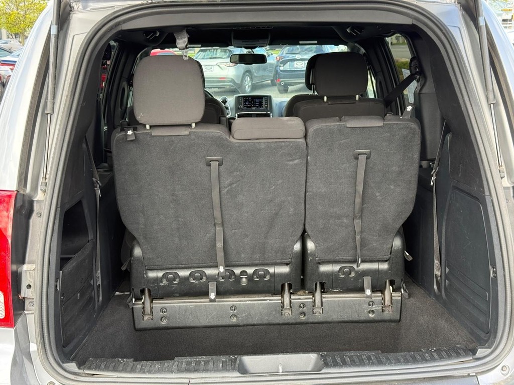 Dodge Grand Caravan Vehicle Full-screen Gallery Image 05