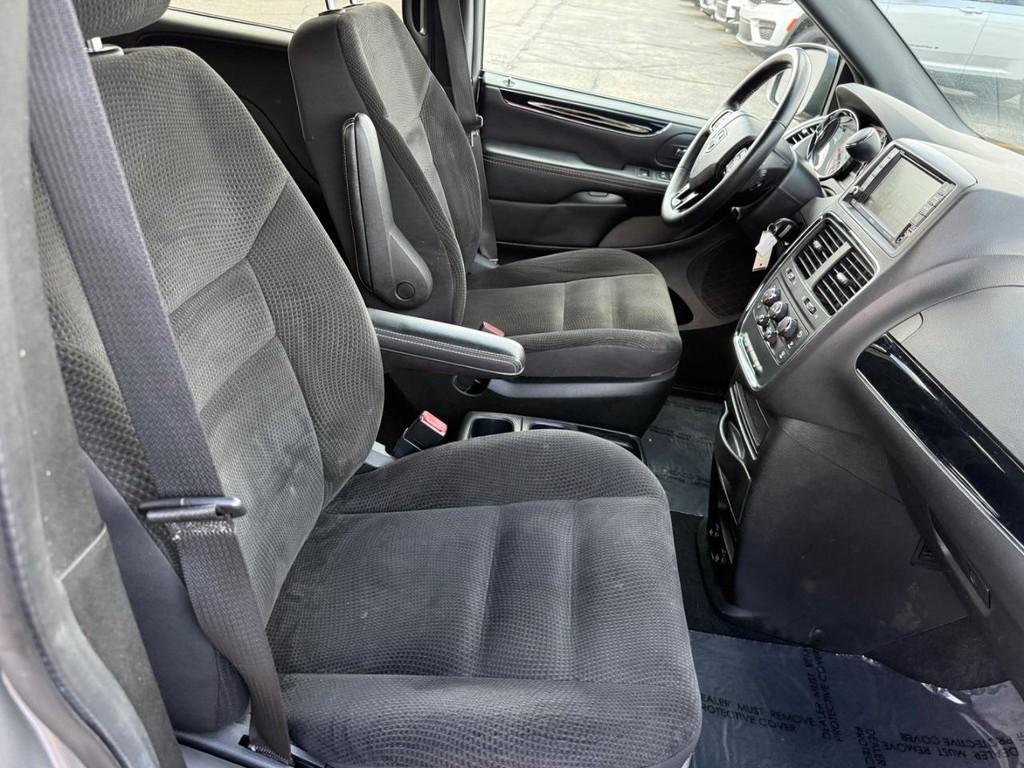 Dodge Grand Caravan Vehicle Full-screen Gallery Image 06