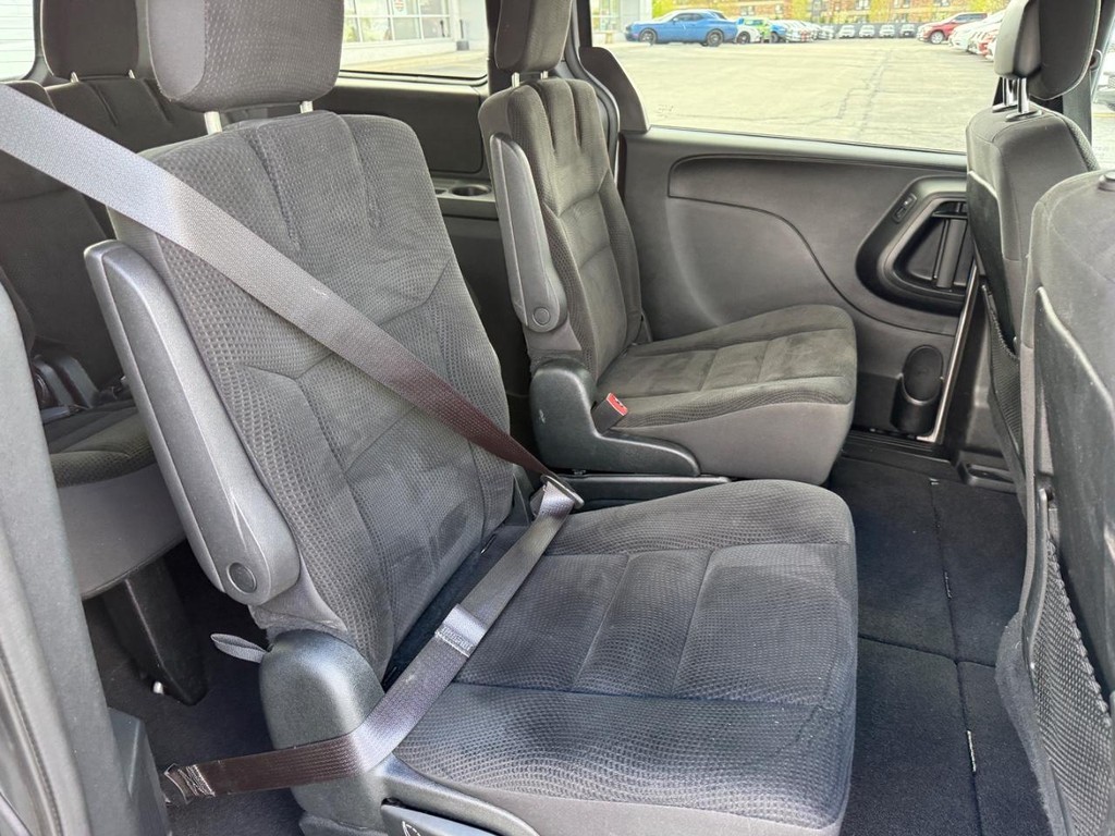 Dodge Grand Caravan Vehicle Full-screen Gallery Image 07