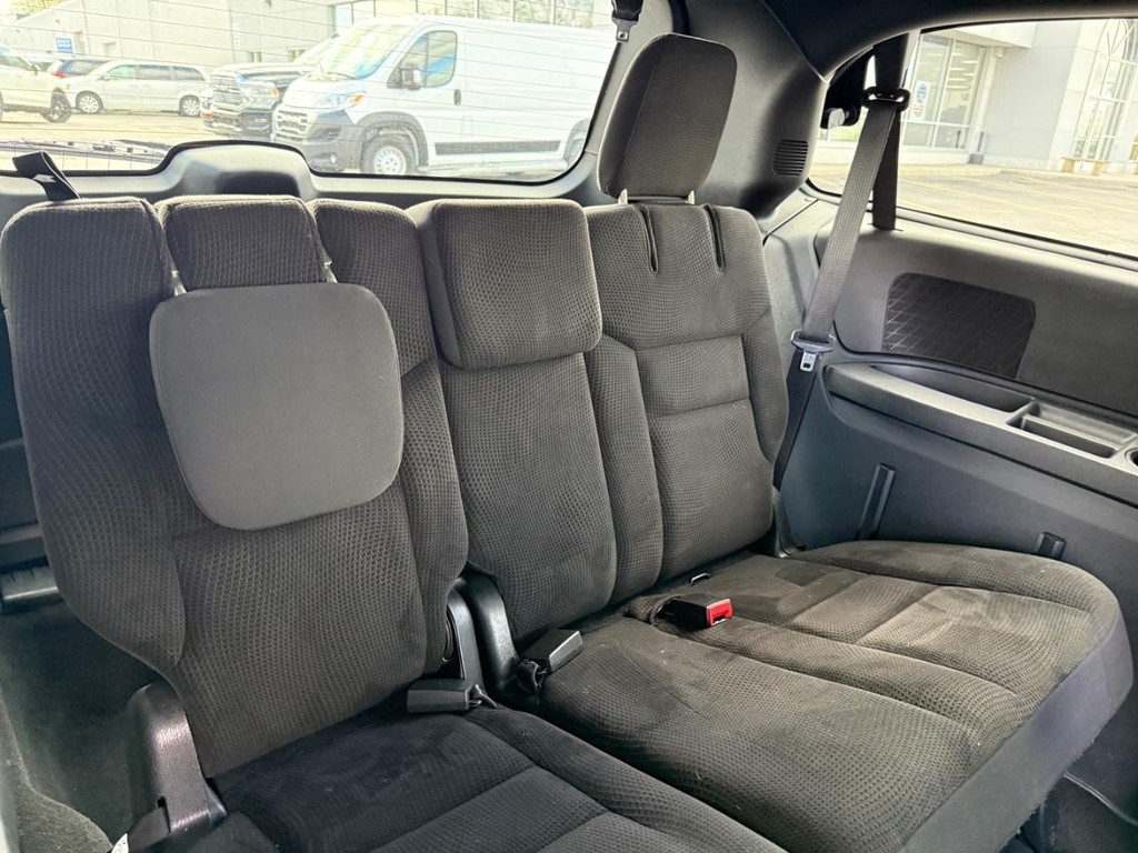 Dodge Grand Caravan Vehicle Full-screen Gallery Image 08