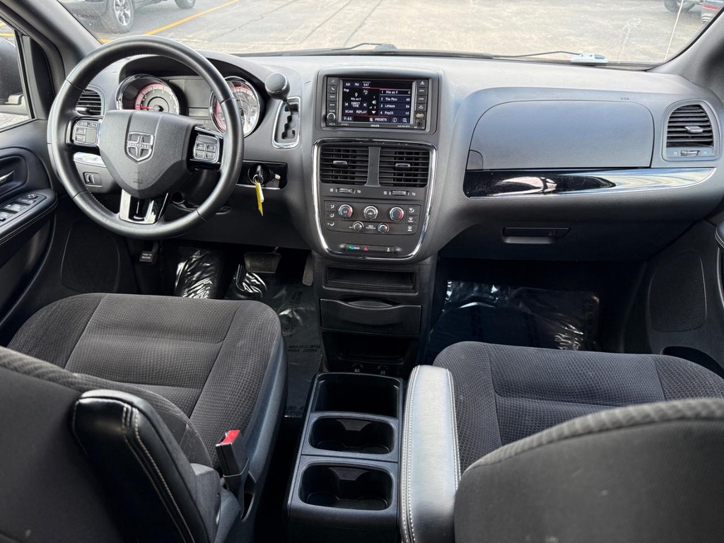 Dodge Grand Caravan Vehicle Full-screen Gallery Image 09
