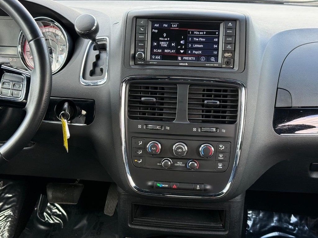 Dodge Grand Caravan Vehicle Full-screen Gallery Image 10
